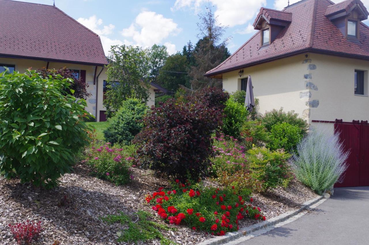 Le Paon Bleu Annecy Poisy Bed & Breakfast Екстериор снимка
