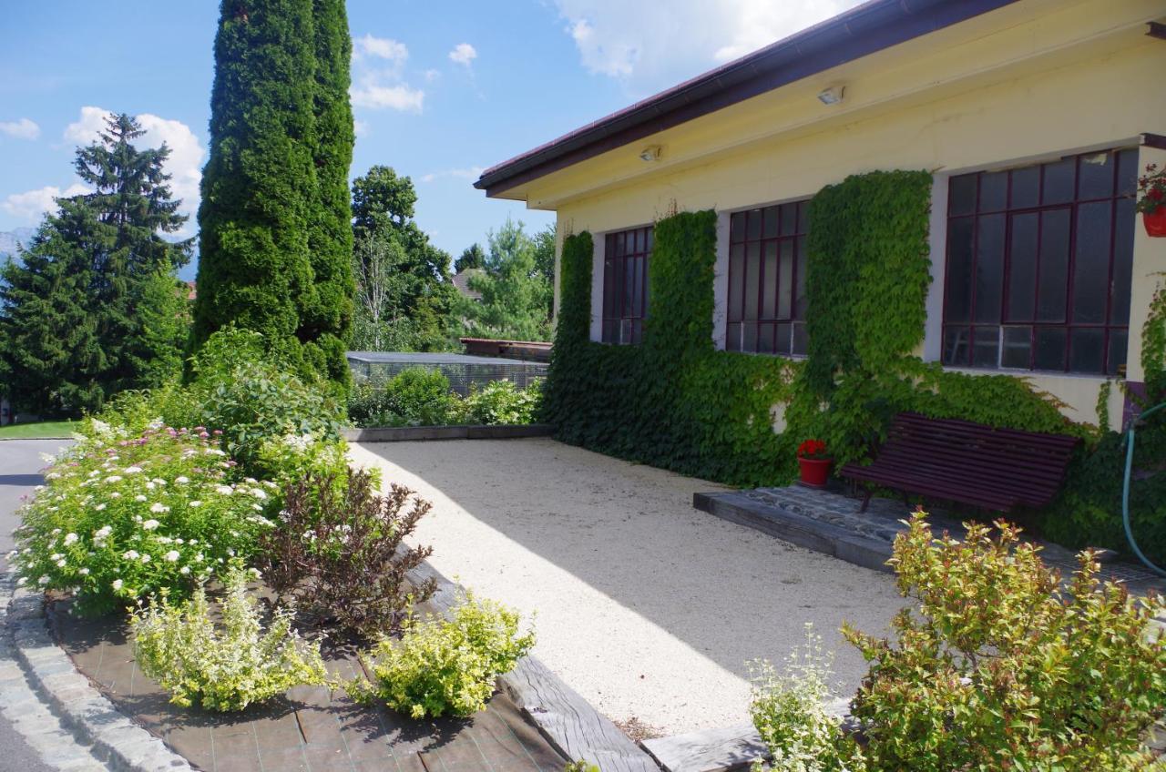 Le Paon Bleu Annecy Poisy Bed & Breakfast Екстериор снимка
