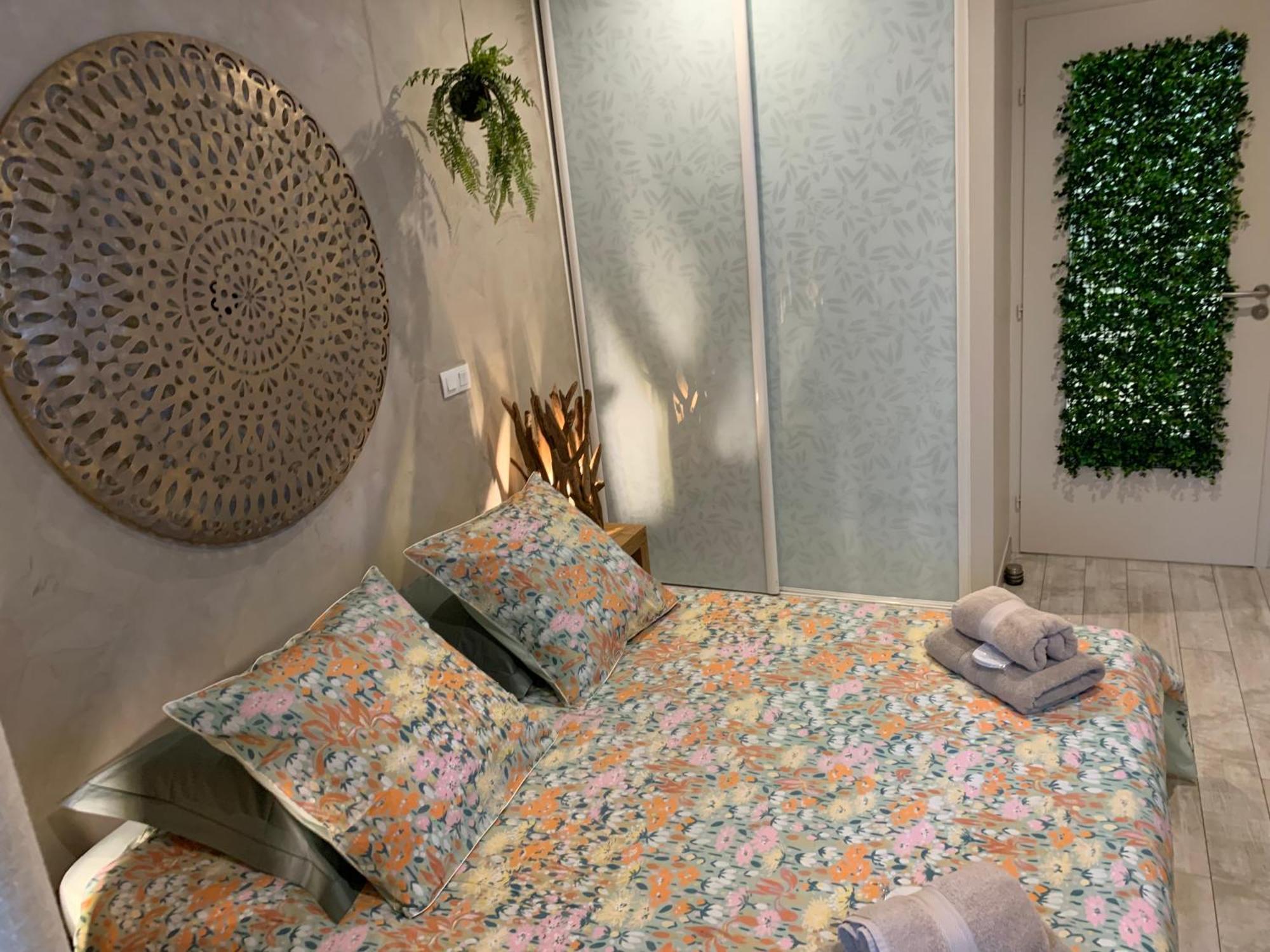 Le Paon Bleu Annecy Poisy Bed & Breakfast Екстериор снимка
