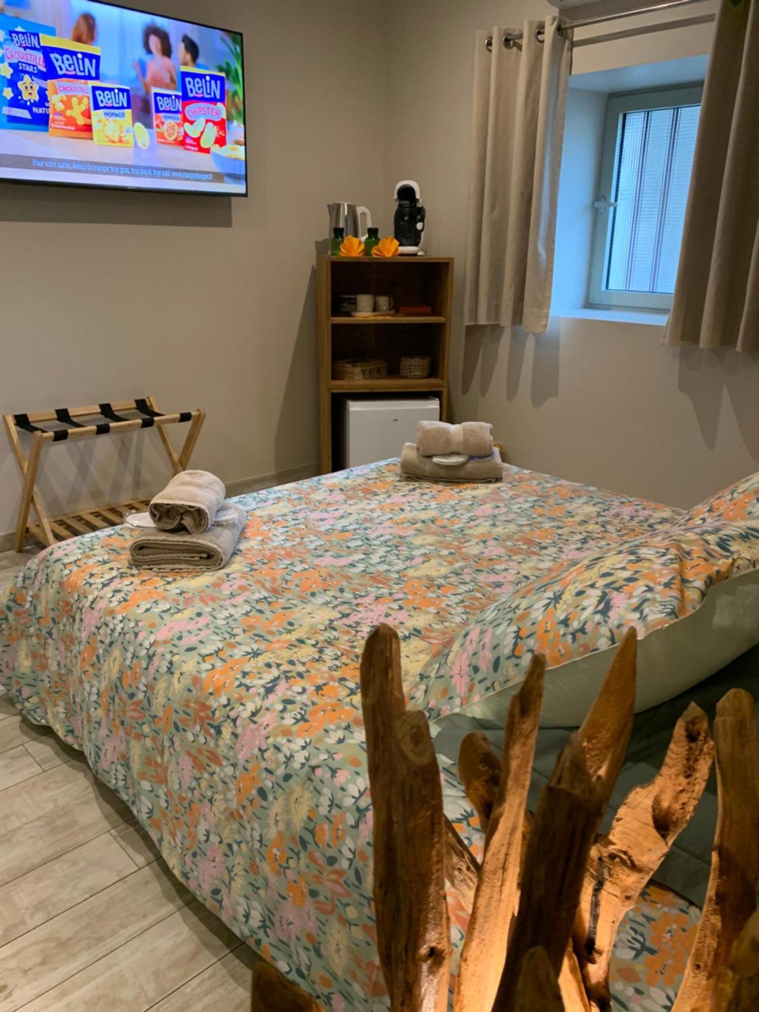 Le Paon Bleu Annecy Poisy Bed & Breakfast Екстериор снимка